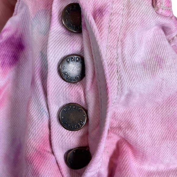 Free People Raw Fringe Hem TyeDye Denim Button-Fly Shorts Size 2 Pink Purple FP - Picture 3 of 15